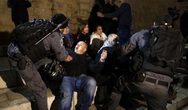 الاحتلال يشن حملة اعتقالات ومداهمات ليلية بالضفة الغربية