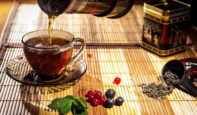 دراسة: كوب من الشاي الساخن يوميا يحد من الإصابة بمرض 