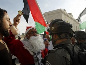 الاحتلال يقمع مسيرة الميلاد ببيت لحم وإصابات بغزة والضفة