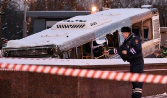 موسكو: مصرع 5 وإصابة 15 في تدهور حافلة إلى ممر أرضي