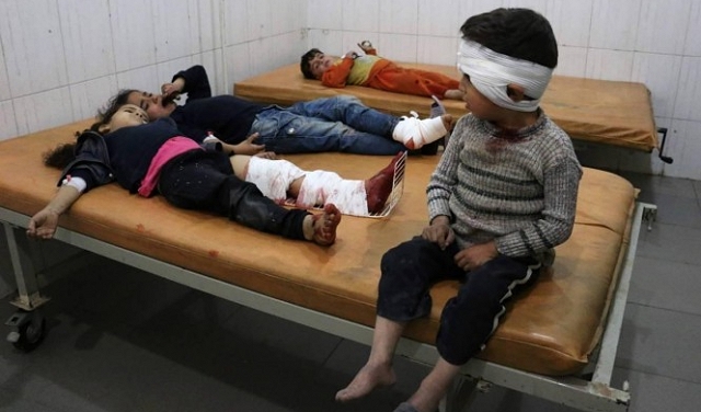 إجلاء مئات المرضى من الغوطة حاصرهم النظام السوري