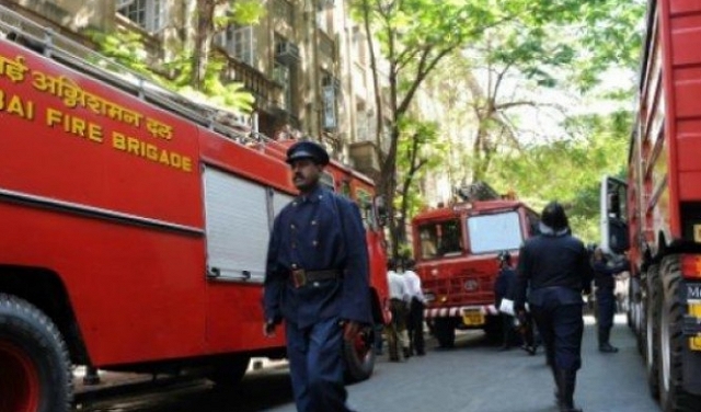 مقتل 15 في حريق بمبنى تجاري في بومباي