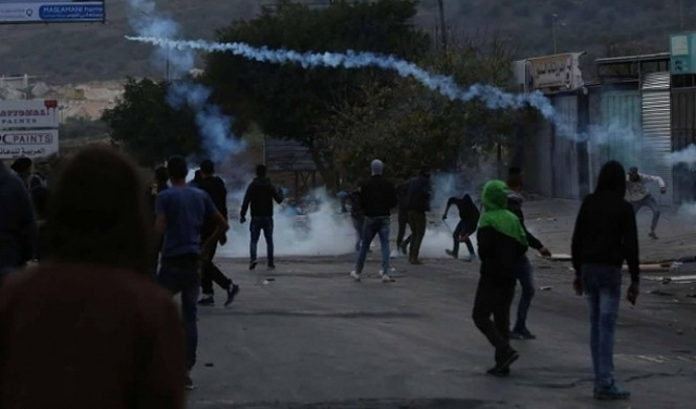مواجهات واعتقالات وإطلاق رصاص حي على الإسعاف الفلسطيني