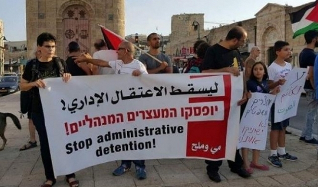 الاحتلال يجدد الاعتقال الإداري لخطيب فلسطيني ضرير