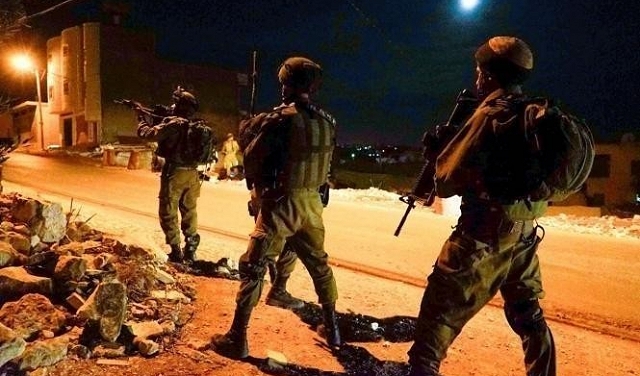 الاحتلال يعتقل 12 فلسطينيا ويصادر أمولا بالضفة