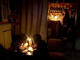 بعد توقف دام شهورا: السلطة تستأنف تزويد غزة بالكهرباء
