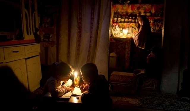 بعد توقف دام شهورا: السلطة تستأنف تزويد غزة بالكهرباء