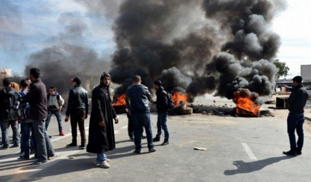 مقتل تونسي باشتباكات مع الشرطة باحتجاجات رفع الأسعار