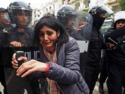 تونس: تواصل الاحتجاج على إجراءات التقشف واعتقال العشرات