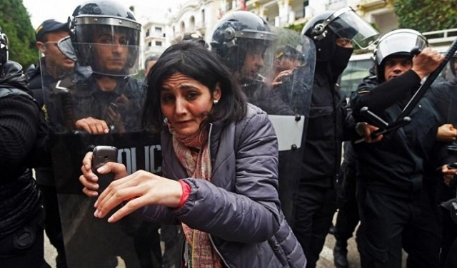تونس: تواصل الاحتجاج على إجراءات التقشف واعتقال العشرات 