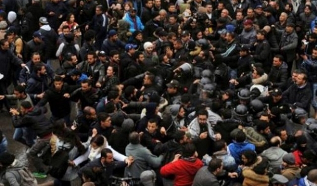 تونس تحيي الذكرى السابعة للثورة على وقع الاحتجاجات