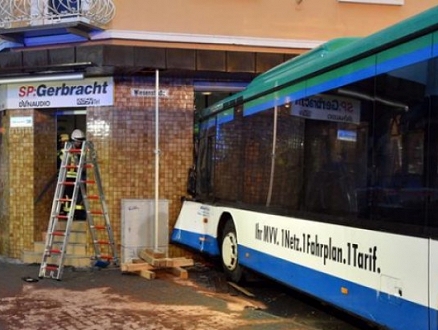 ألمانيا: إصابة 47 شخصا في حادث حافلة