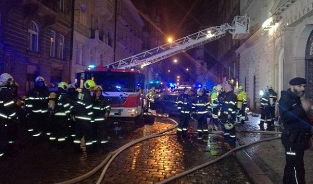 مصرع شخصين بحريق بفندق في براغ