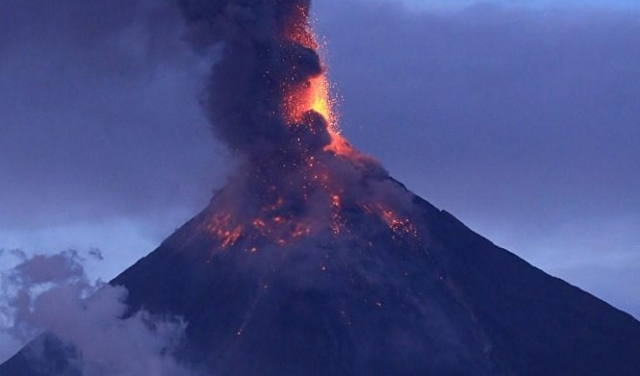 مزيد من النزوح: بركان الفلبين يقذف حمما بارتفاع 5 كيلومترات