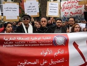 المغرب: صحافيون يتظاهرون ضد اعتقال ومحاكمة صحافيين