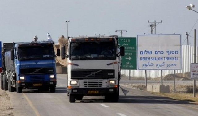 الأجهزة الأمنية للاحتلال تحذر من خفض الشاحنات الموردة لغزة
