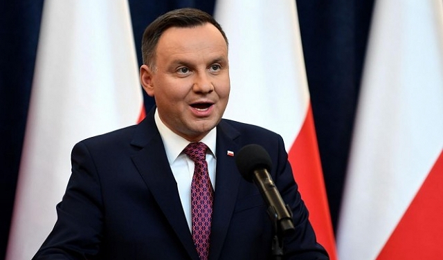الرئيس البولندي يتعهد بمراجعة تشريع  بشأن المحرقة 