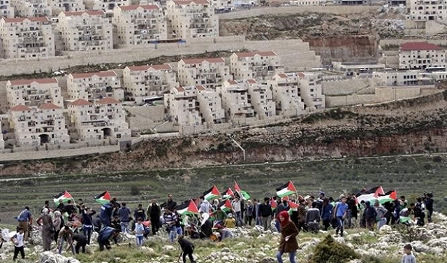 المياه تغمر قرية فلسطينية بسبب البناء بمستوطنة فوقها