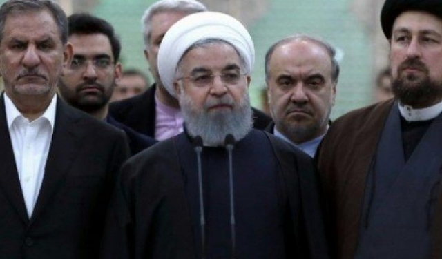 روحاني يحذر قادة إيران من مصير الشاه