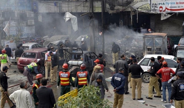 مقتل 11 جنديا بهجوم انتحاري على قاعدة عسكرية بباكستان