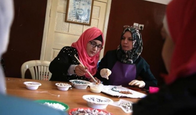 فن الفسيفساء: ابتكارات تدمج ذوات احتياجات خاصة بالمجتمع الفلسطيني