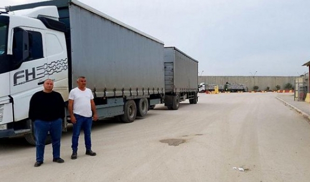 التجار يمتنعون عن توريد الشاحنات والبضائع لغزة