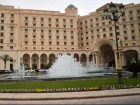 فندق "ريتز كارلتون" في الرياض يفتتح أبوابه من جديد