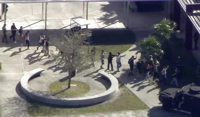 قتلى وجرحى بهجوم مسلح على مدرسة في فلوريدا