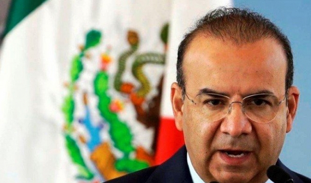 نجاة وزير مكسيكي من تحطم مروحية أوقع 13 قتيلا