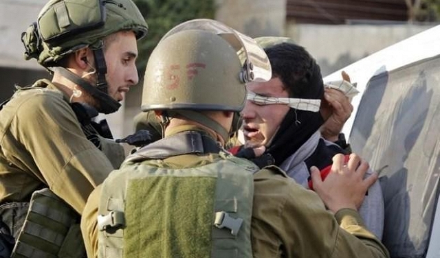 قوات الاحتلال تعتدي على خمسة فلسطينيين بالخليل