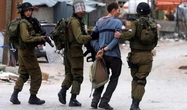 قوات الاحتلال تعتقل 16 فلسطينيًا بالضفة الغربية