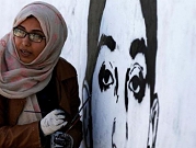      فنانة تشكيلية يمنية تضمّد جراح الحرب بِجدارياتها   