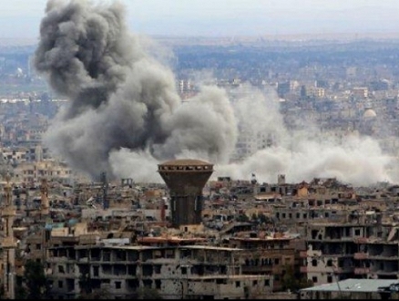 سورية: قافلة المساعدات تغادر الغوطة قبل إفراغ حمولتها بسبب القصف
