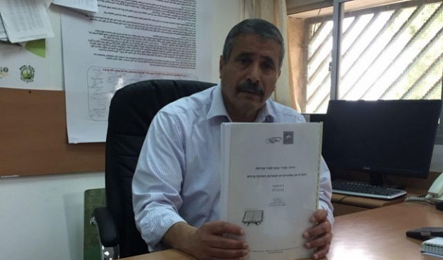 تحريض وملاحقة: وزير متطرف يطالب بإقالة الهزيّل من بلدية رهط