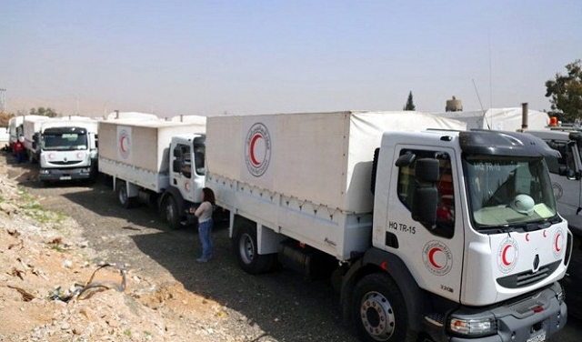 تحت القصف: قافلة المساعدات الإنسانية تفرغ حمولتها في الغوطة