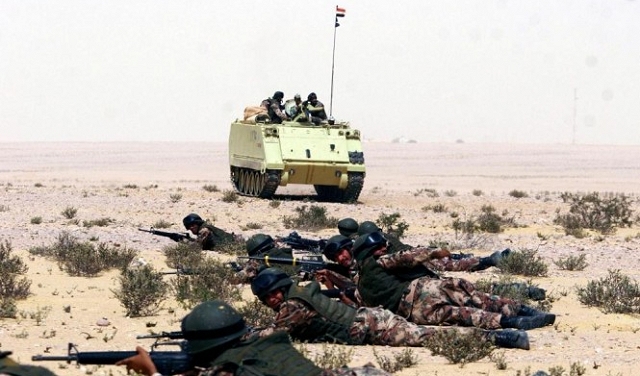 مقتل جنديين مصريين و16 مسلحا بعملية 