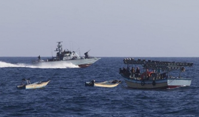 بحرية الاحتلال تعتقل 10 صيادين في بحر غزة 