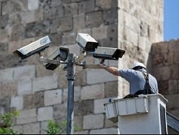 الخليل: الاحتلال ينصب كاميرات مراقبة على مدخل يطا الشمالي