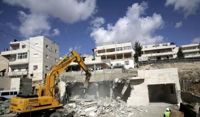 القدس: الاحتلال يُجبر مواطنا بهدم منزله في سلوان