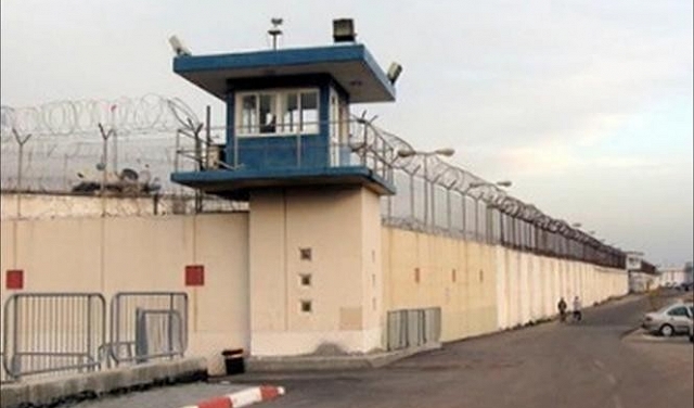 العليا الإسرائيلية تنتقد الممطالة في زيادة المساحة المخصصة لكل سجين
