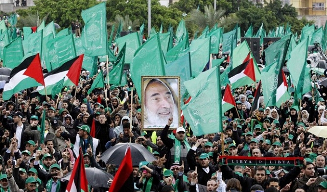حماس تتهم عباس بخلق الفوضى والجهاد تدعو لانتخابات
