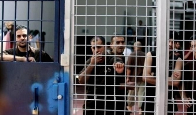 الاكتظاظ بالسجون الإسرائيلية.. حلول ضحيتها الأسرى الأمنيين