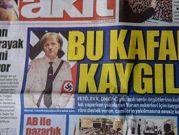 صحيفة تركية تنشر صورة مركبة لميركل بزي هتلر 