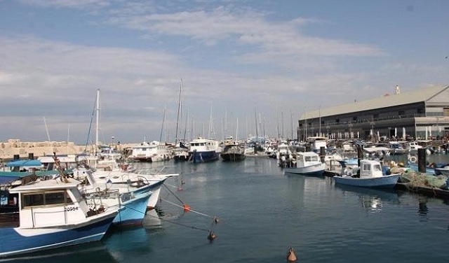 رفضا للتضييق والملاحقة: زيارات تضامنية للصيادين في ميناء يافا