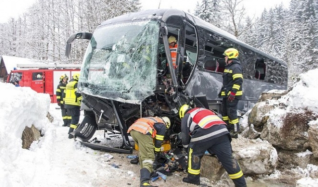 17 قتيلا بحادث حافلة تقل مهاجرين شرقي تركيا