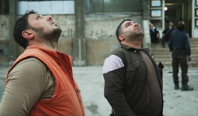 آخر الرجال في حلب: كرسي غير مريحة في مسرح الميدان