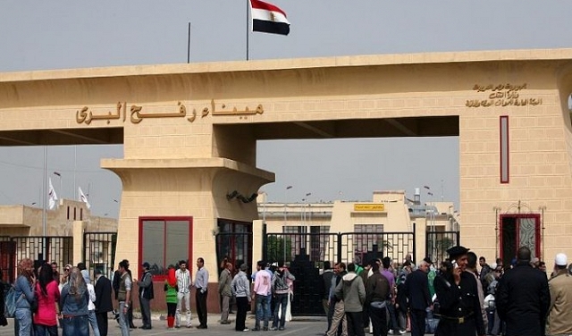 مصر تفتح معبر رفح لثلاثة أيام والاحتلال يتوغل بالقطاع 