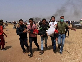 غزة: شهيد و968  إصابة بمسيرة العودة الكبرى 