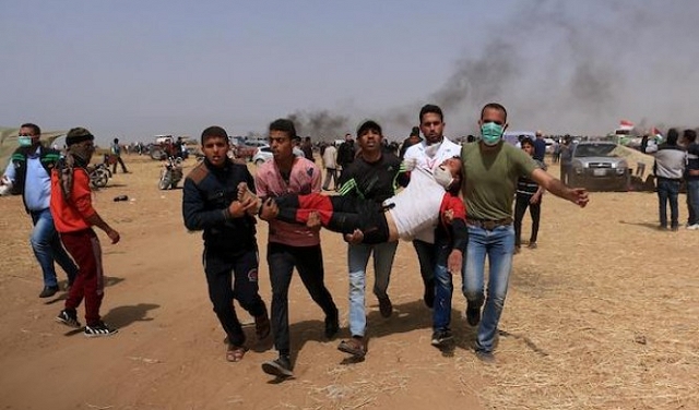 غزة: شهيد و968  إصابة بمسيرة العودة الكبرى 