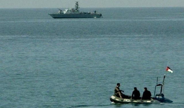 بحريّة الاحتلال تستهدف مراكب الصيادين الفلسطينيّين في غزة 